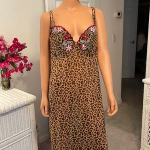 GORGEOUS AMOUREUSE animal print nightgown with embroidered underwire bra. Sz 2X